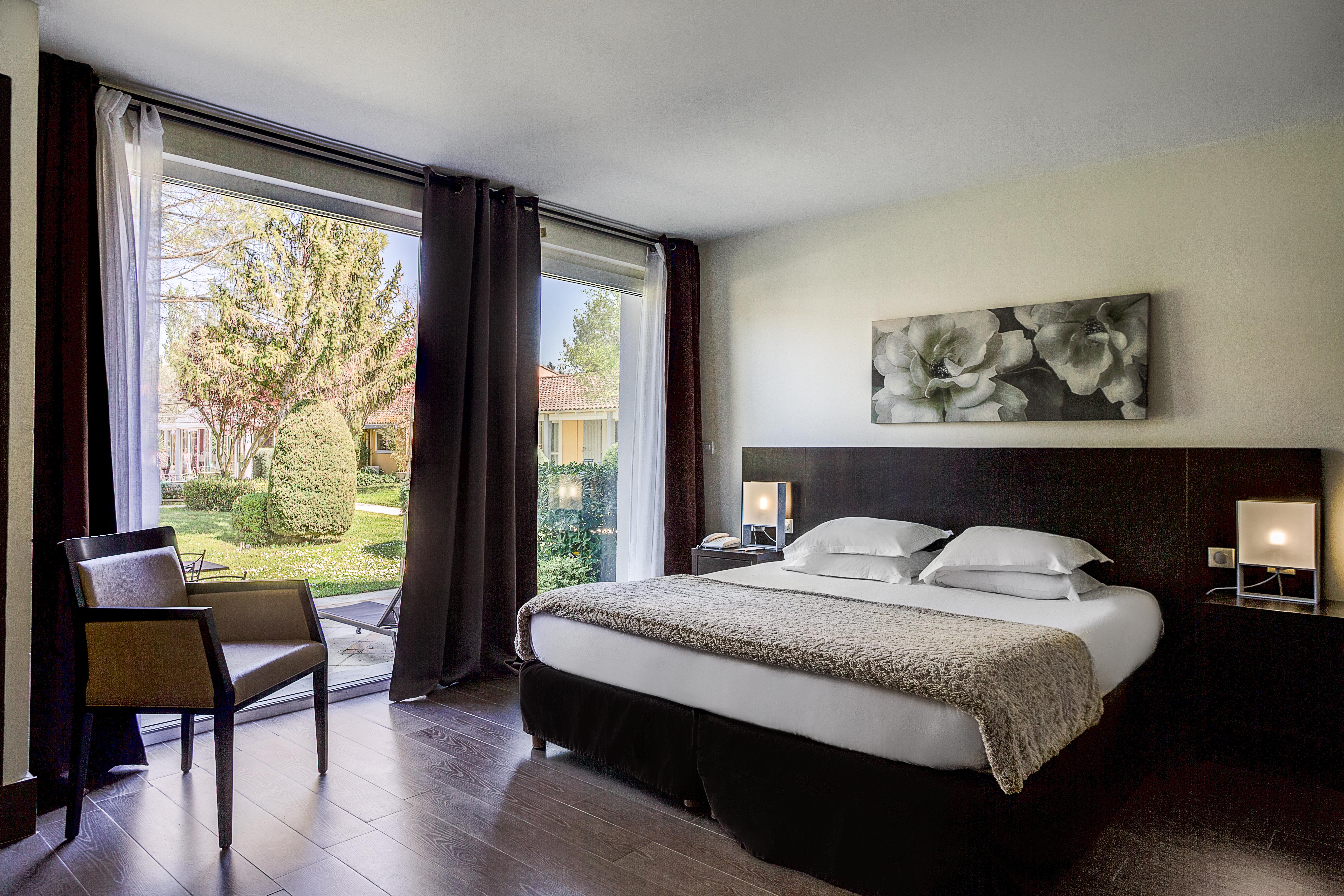 Sowell Hotels Domaine De La Petite Isle LʼIsle-sur-la-Sorgue Exteriör bild