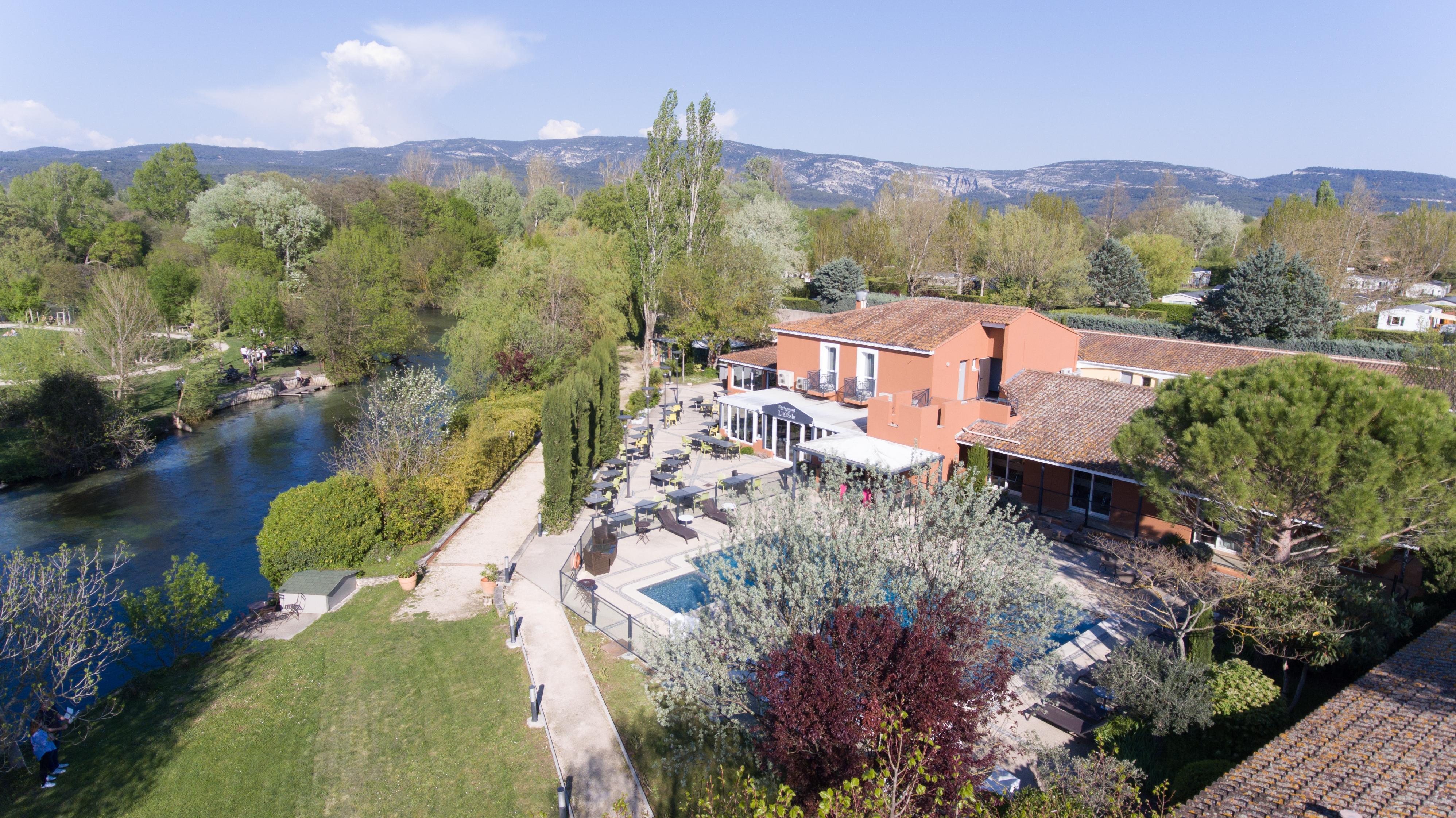 Sowell Hotels Domaine De La Petite Isle LʼIsle-sur-la-Sorgue Exteriör bild