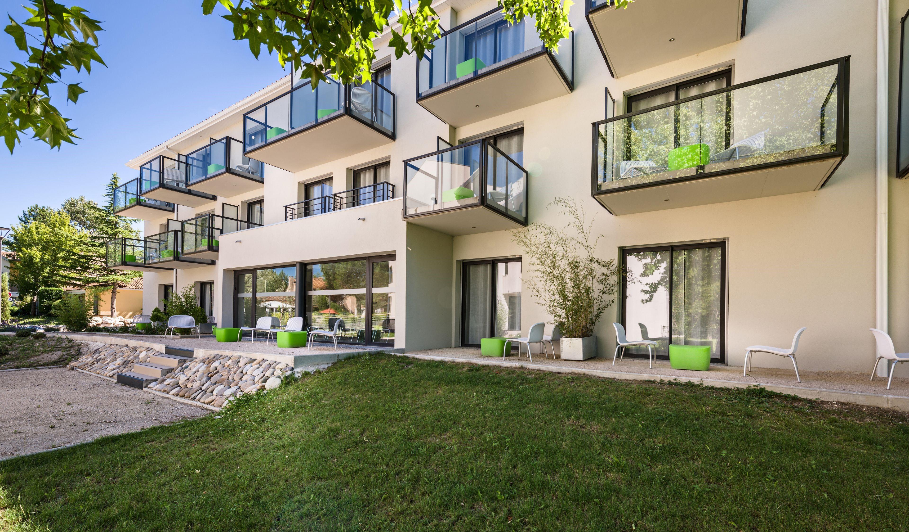Sowell Hotels Domaine De La Petite Isle LʼIsle-sur-la-Sorgue Exteriör bild