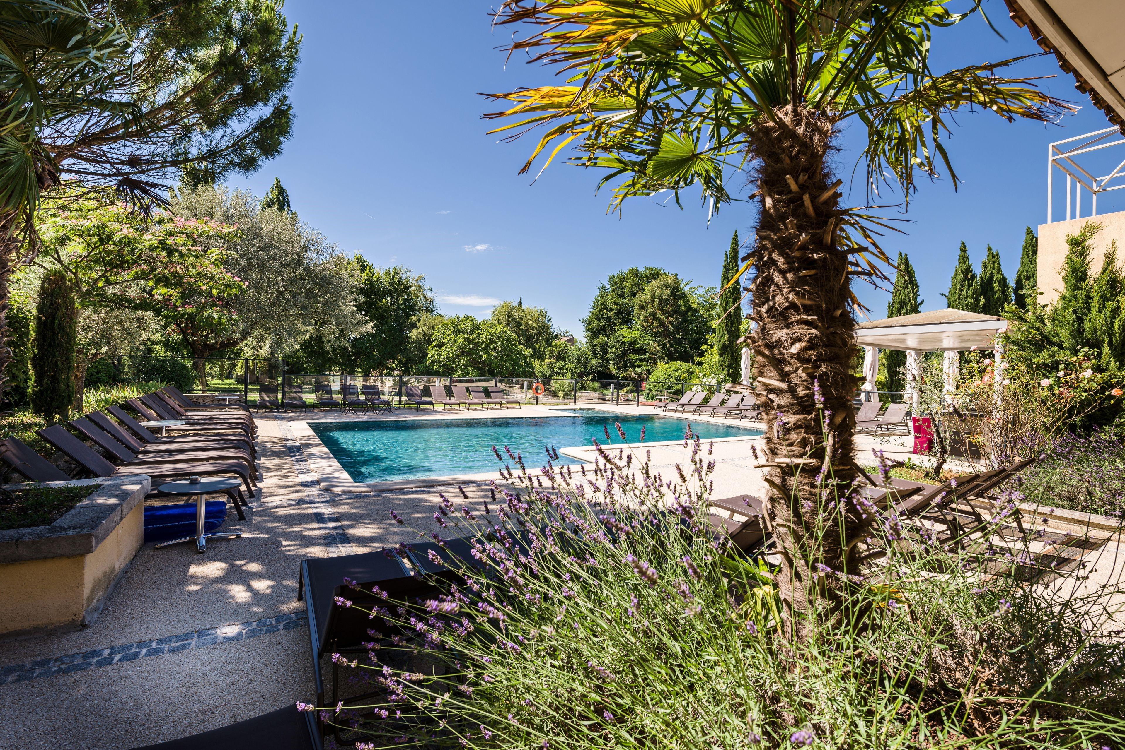 Sowell Hotels Domaine De La Petite Isle LʼIsle-sur-la-Sorgue Exteriör bild